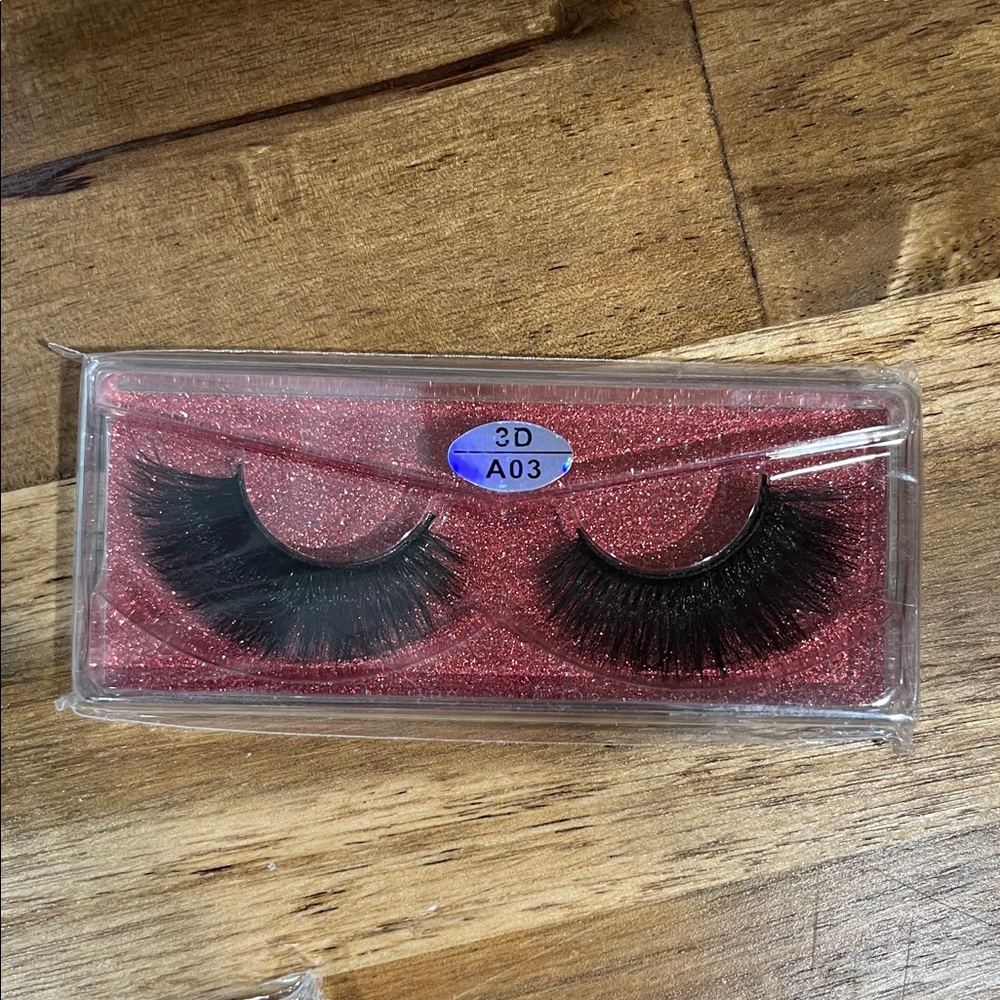 Lashes - Picture 7 of 16